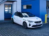 Das Foto zeigt einen elektrischen Corsa als Carsharing-Auto.