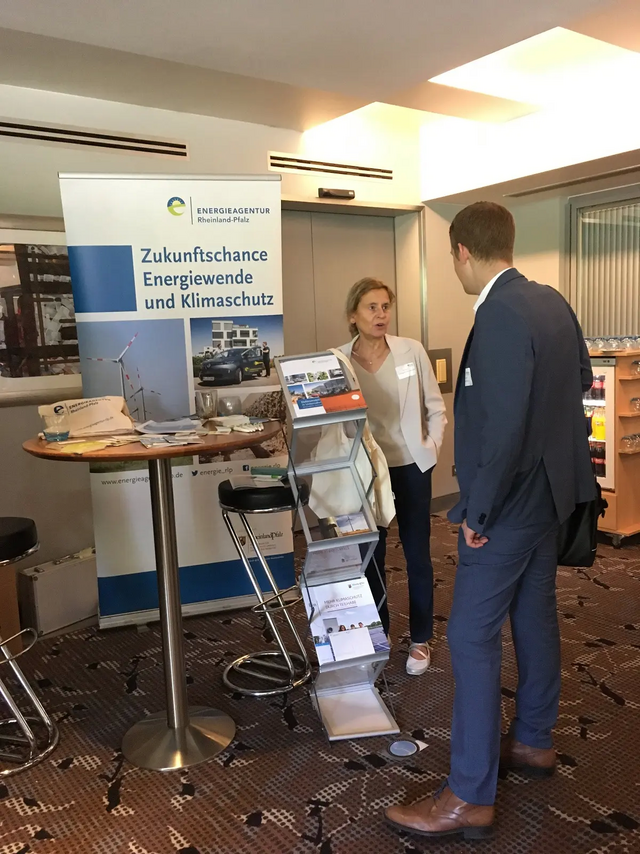 Infostand der Energieagentur Rheinland-Pfalz eim Windkraftbranchentag