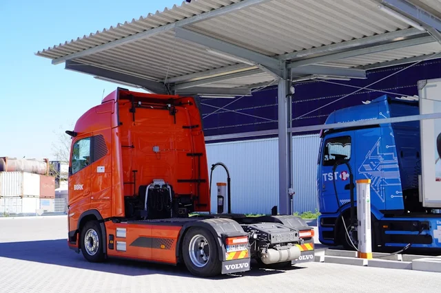 E-Lkw beim Laden