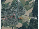 Luftbild von Hermeskeil: Die Aufnahme zeigt das bestehende und das geplante Wärmenetz.