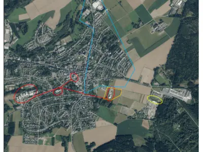 Luftbild von Hermeskeil: Die Aufnahme zeigt das bestehende und das geplante Wärmenetz.