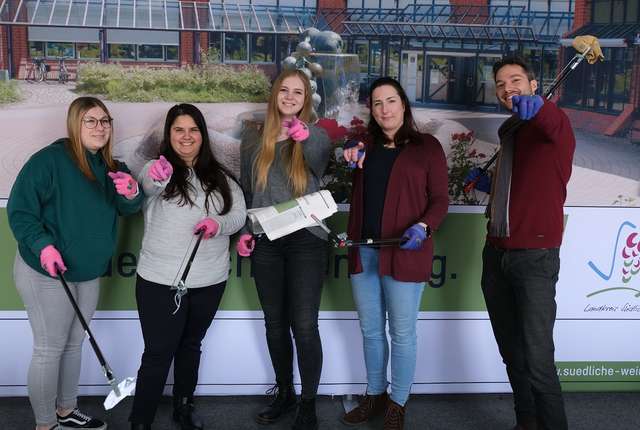 Die Klimascouts der Kreisverwaltung Südliche Weinstraße: Giulia Gaßmann, Clarissa Orsini, Eileen Dodel, Anna-Lena Fallenstein mit Klimaschutzmanager Philipp Steiner