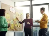 Klimaschutzmanagerinnen und Klimaschutzmanager treiben die klimafreundliche Energieversorgung in den Kommunen voran.  