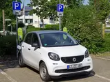 E-Kleinwagen beim Laden