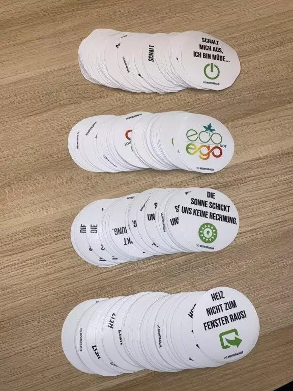 Sticker mit bunten Klimaschutz-Sprüchen