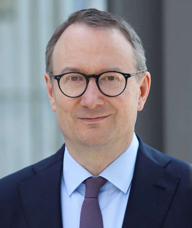 Portraitbild Dr. Tobias Büttner