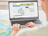 Aufgeklapptes Laptop mit Karte von RLP