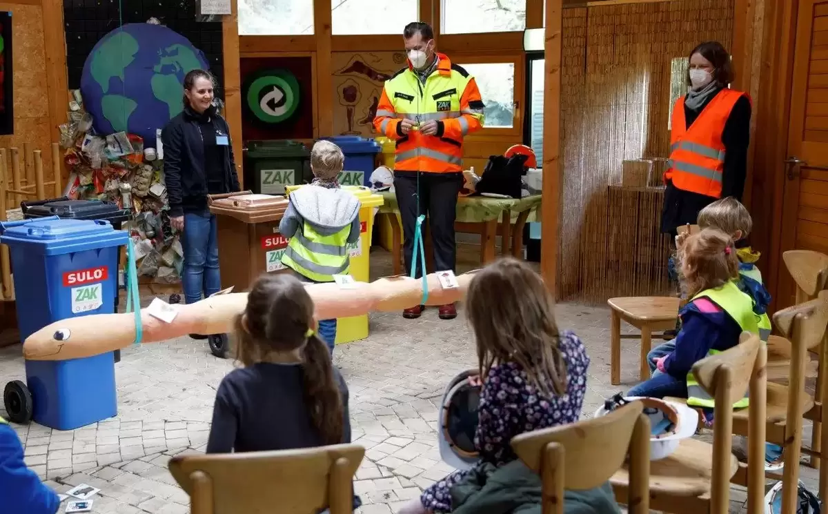 Im Umwelterlebniszentrum der ZAK lernen Kinder und Jugendliche, dass die Natur keine Abfälle kennt.