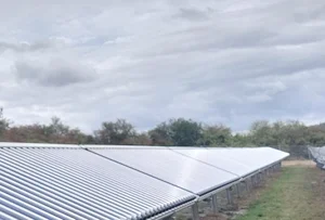 Solarthermiekollektoren auf Feld