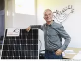 Klimaschutzpate Ulrich Wolski aus Bennhausen mit PV-Balkonmodul