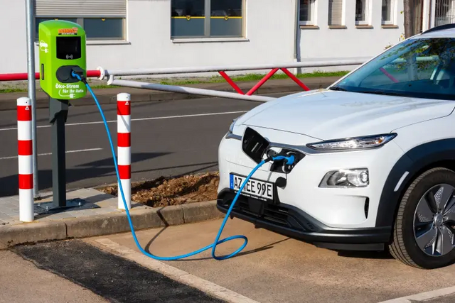 E-Auto beim Normalladen an der AC-Wallbox