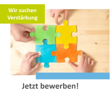 Vier Hände legen ein Puzzle zusammen. Text: Jetzt bewerben